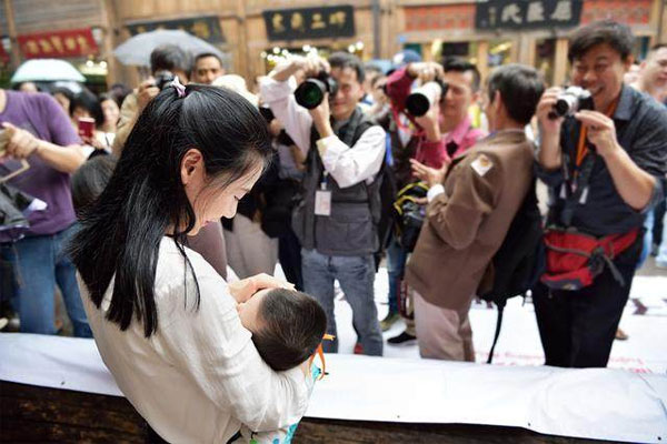 梦见给孩子喂奶 梦见给孩子喂奶