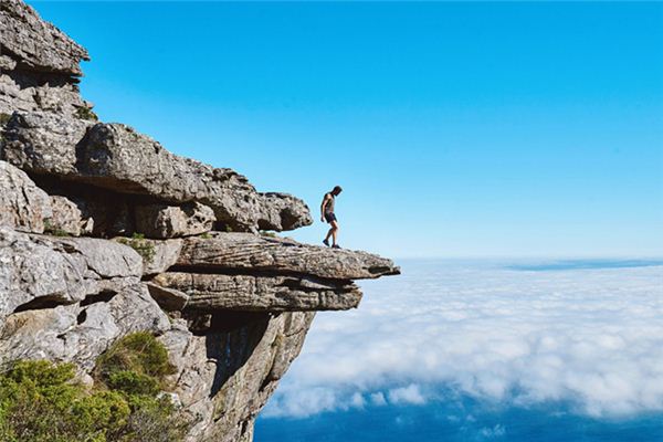 梦见跳崖是什么意思 梦见跳崖是什么意思