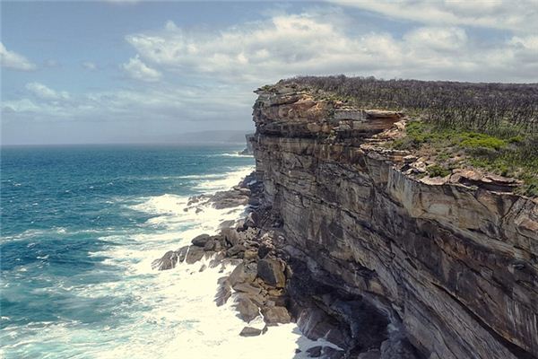 梦见悬崖峭壁是什么意思 梦见悬崖峭壁是什么意思
