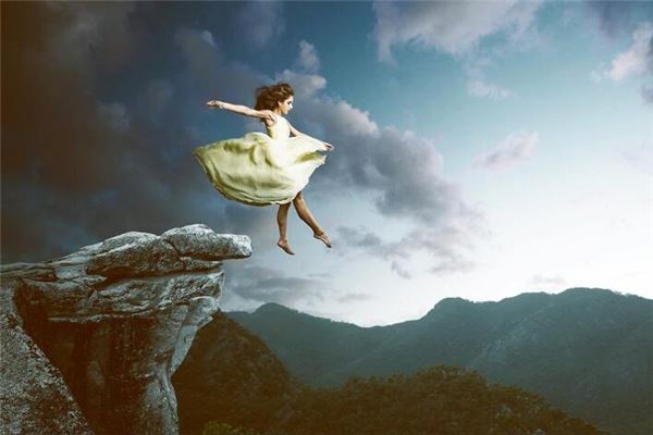 梦见自己掉下山崖 梦见自己掉下山崖