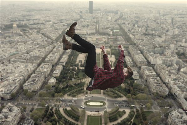 梦见自己从高处掉下来 梦见自己从高处掉下来