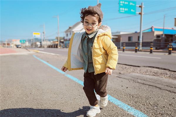 梦见抱小男孩 梦见抱小男孩
