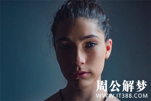 梦见别人鼻子流血是什么意思 梦见别人鼻子流血是什么意思