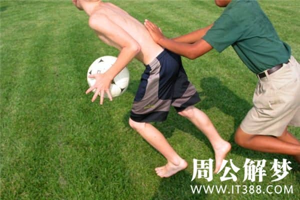 梦见有人追我是什么意思 梦见有人追我是什么意思