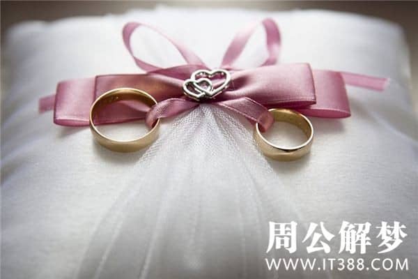 女人梦见别人送戒指 女人梦见别人送戒指