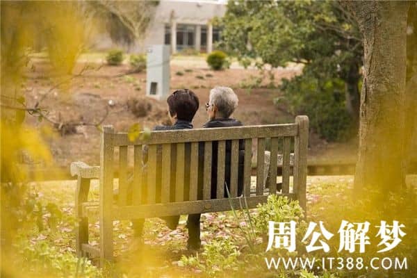 梦见与父母做爱