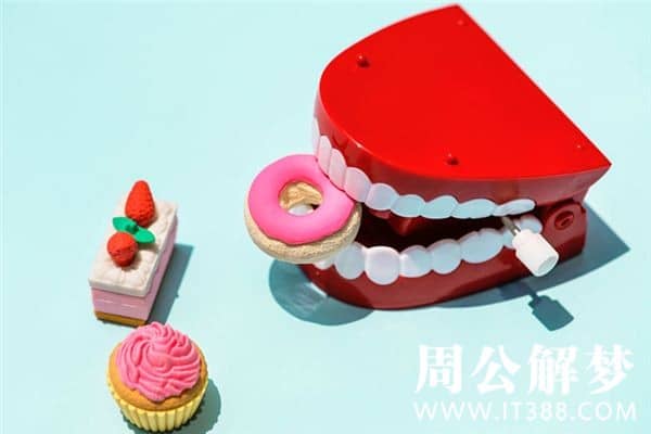 梦见掉牙出血是什么意思 梦见掉牙出血是什么意思