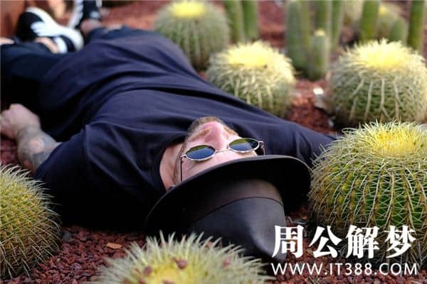 梦见别人抬死人是什么意思 梦见别人抬死人是什么意思