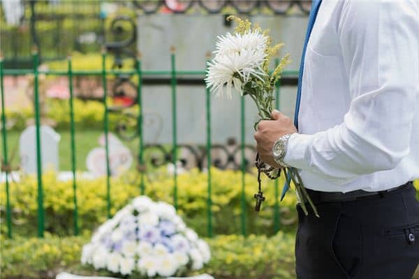 梦见戴孝是什么意思 梦见戴孝是什么意思