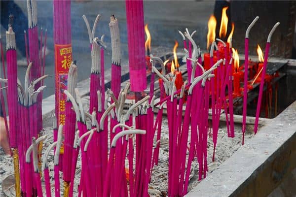 梦见烧香是什么意思 梦见烧香是什么意思