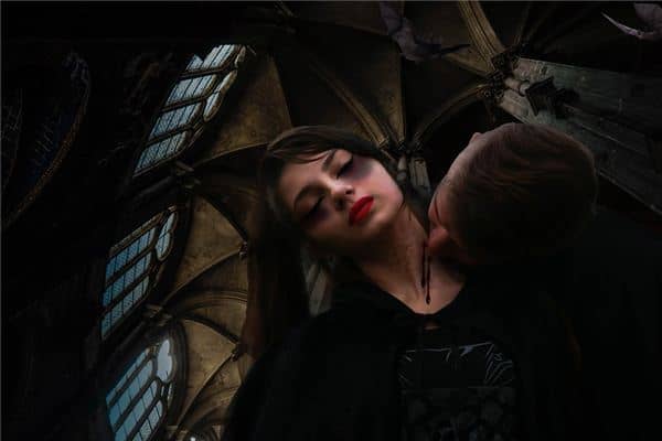 梦见吸血鬼是什么意思 梦见吸血鬼是什么意思