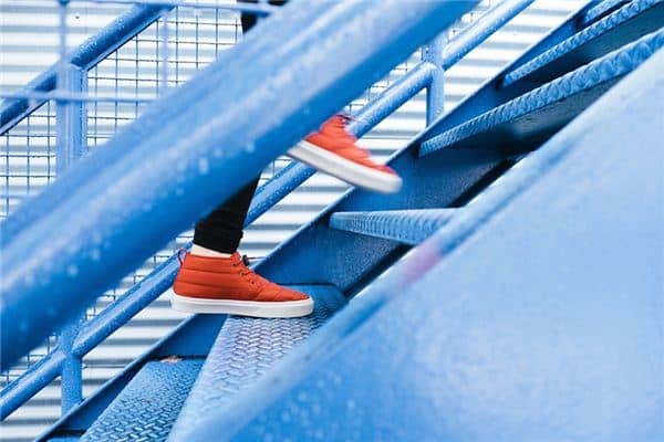 梦见扫楼梯是什么意思 梦见扫楼梯是什么意思