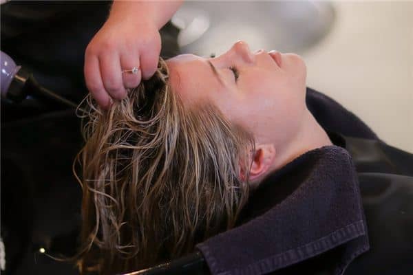 梦见自己洗头是什么意思 梦见自己洗头是什么意思