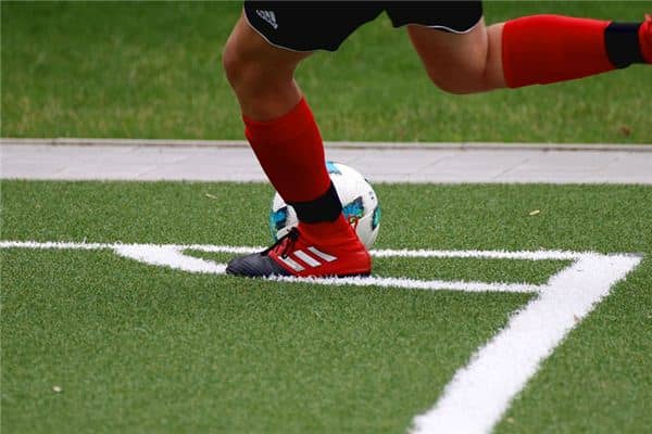 梦见踢球是什么意思 梦见踢球是什么意思