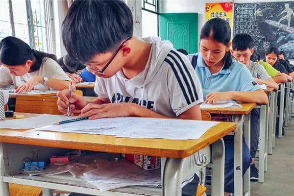 梦见监考是什么意思 梦见监考是什么意思