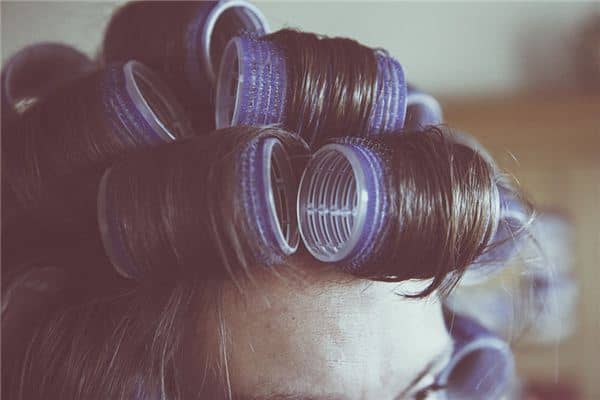 梦见烫头发是什么意思 梦见烫头发是什么意思