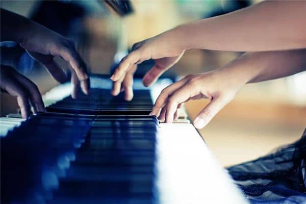 梦见弹琴是什么意思 梦见弹琴是什么意思