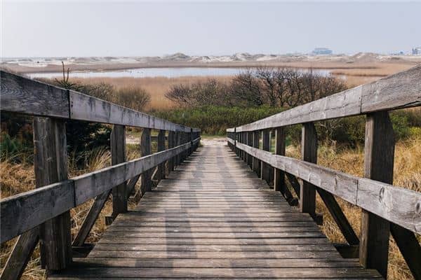 梦见下楼是什么意思 梦见下楼是什么意思