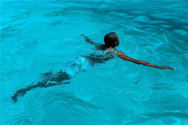 梦见游水是什么意思 梦见游水是什么意思