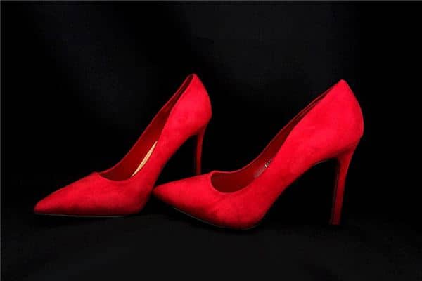 梦见鞋跟掉落是什么意思 梦见鞋跟掉落是什么意思