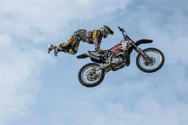 梦见特技表演是什么意思 梦见特技表演是什么意思