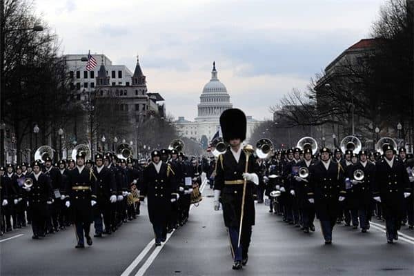 梦见节日游行是什么意思 梦见节日游行是什么意思