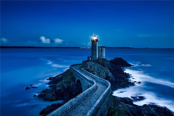 梦见灯塔是什么意思 梦见灯塔是什么意思