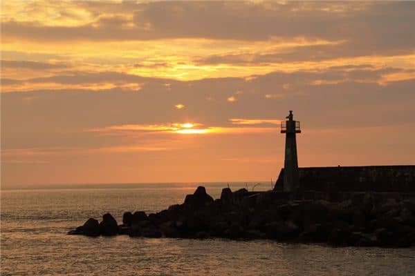 梦见堤岸是什么意思 梦见堤岸是什么意思