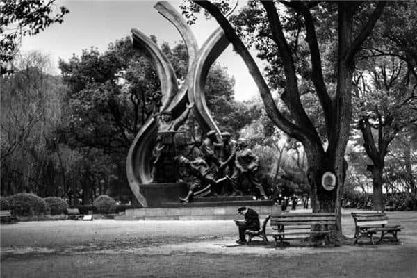 梦见烈士陵园是什么意思 梦见烈士陵园是什么意思