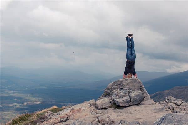 梦见身体倒立是什么意思 梦见身体倒立是什么意思