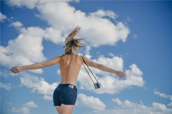 梦见自己光身是什么意思 梦见自己光身是什么意思