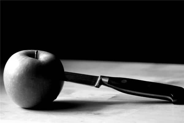 梦见刀伤是什么意思 梦见刀伤是什么意思