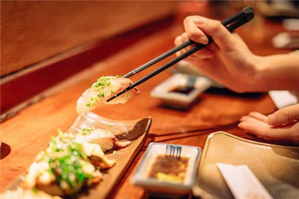 梦见请客是什么意思 梦见请客是什么意思