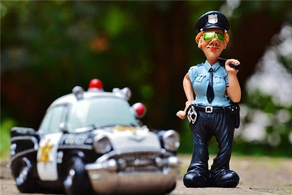 梦见刑警是什么意思 梦见刑警是什么意思