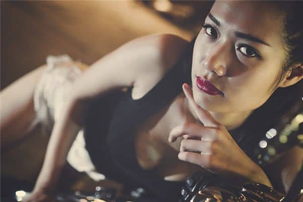 梦见裸体女人是什么意思 梦见裸体女人是什么意思