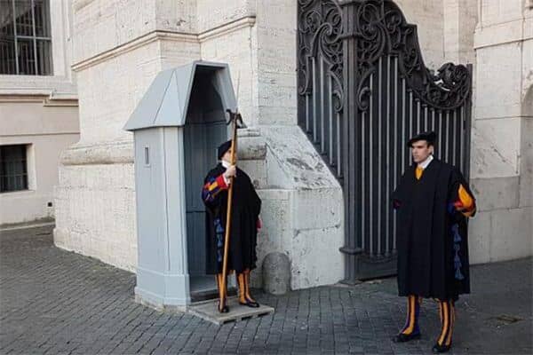 梦见保安是什么意思 梦见保安是什么意思