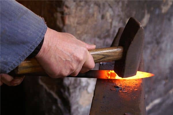 梦见铁匠是什么意思 梦见铁匠是什么意思