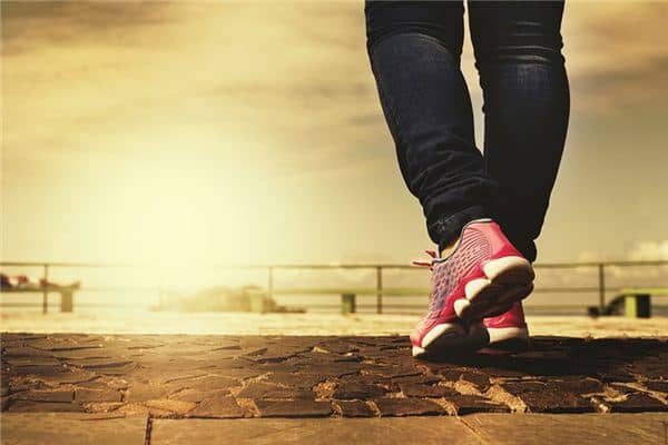 梦见瘸腿是什么意思 梦见瘸腿是什么意思