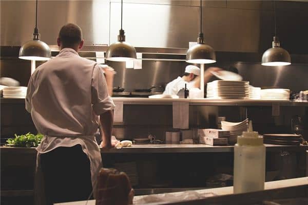 梦见厨师是什么意思 梦见厨师是什么意思