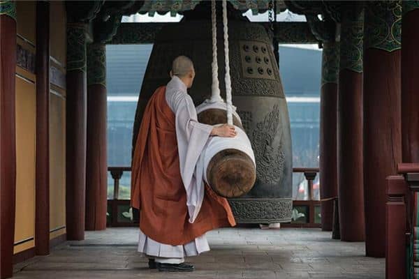 梦见敲钟人是什么意思 梦见敲钟人是什么意思