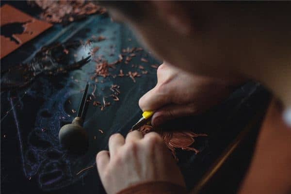 梦见雕刻家是什么意思 梦见雕刻家是什么意思