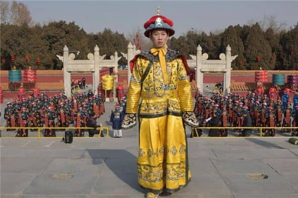 梦见皇帝是什么意思 梦见皇帝是什么意思