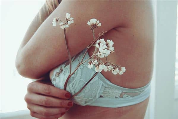 梦见胸部是什么意思 梦见胸部是什么意思