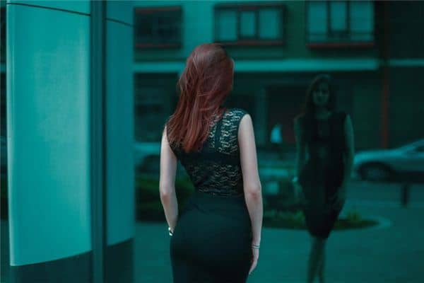 梦见身影是什么意思 梦见身影是什么意思