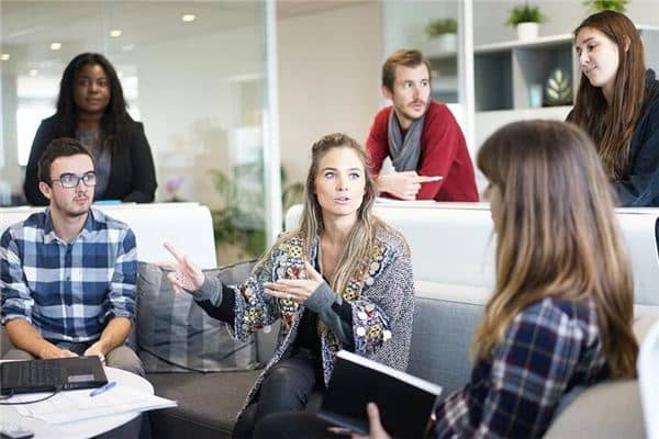 梦见同事 工作伙伴