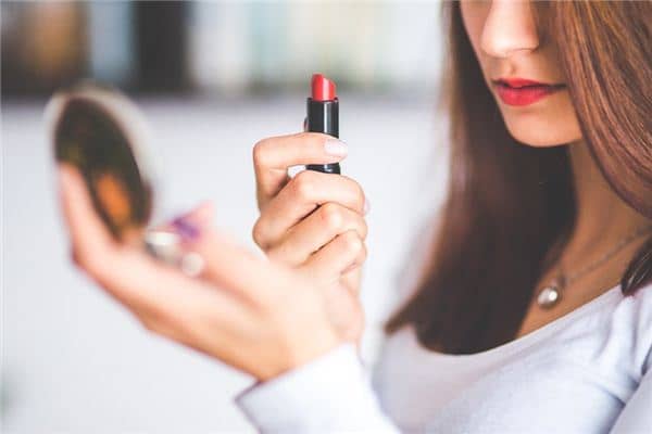 梦见买口红是什么意思 梦见买口红是什么意思