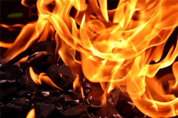 梦见炭火爆裂是什么意思 梦见炭火爆裂是什么意思
