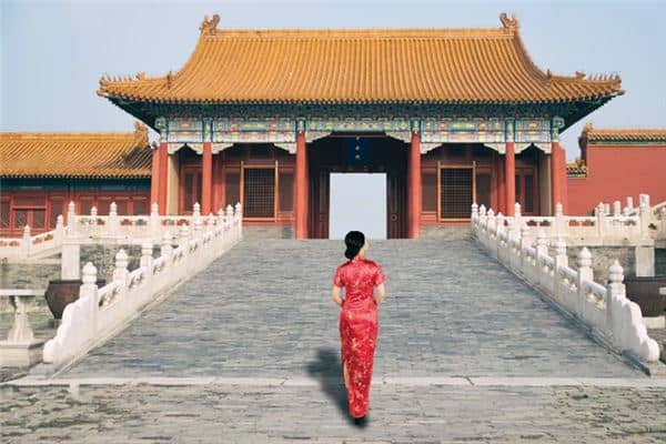 梦见穿旗袍是什么意思 梦见穿旗袍是什么意思