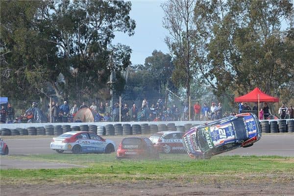 梦见开车翻车是什么意思 梦见开车翻车是什么意思