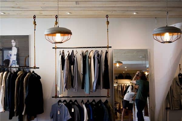 梦见买衣服是什么意思 梦见买衣服是什么意思